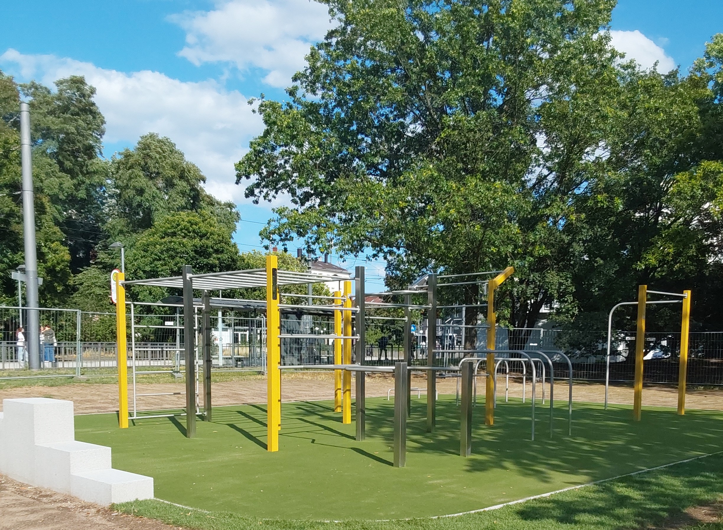 Neue Calisthenics Anlage in KA Mühlburg bau grün AG